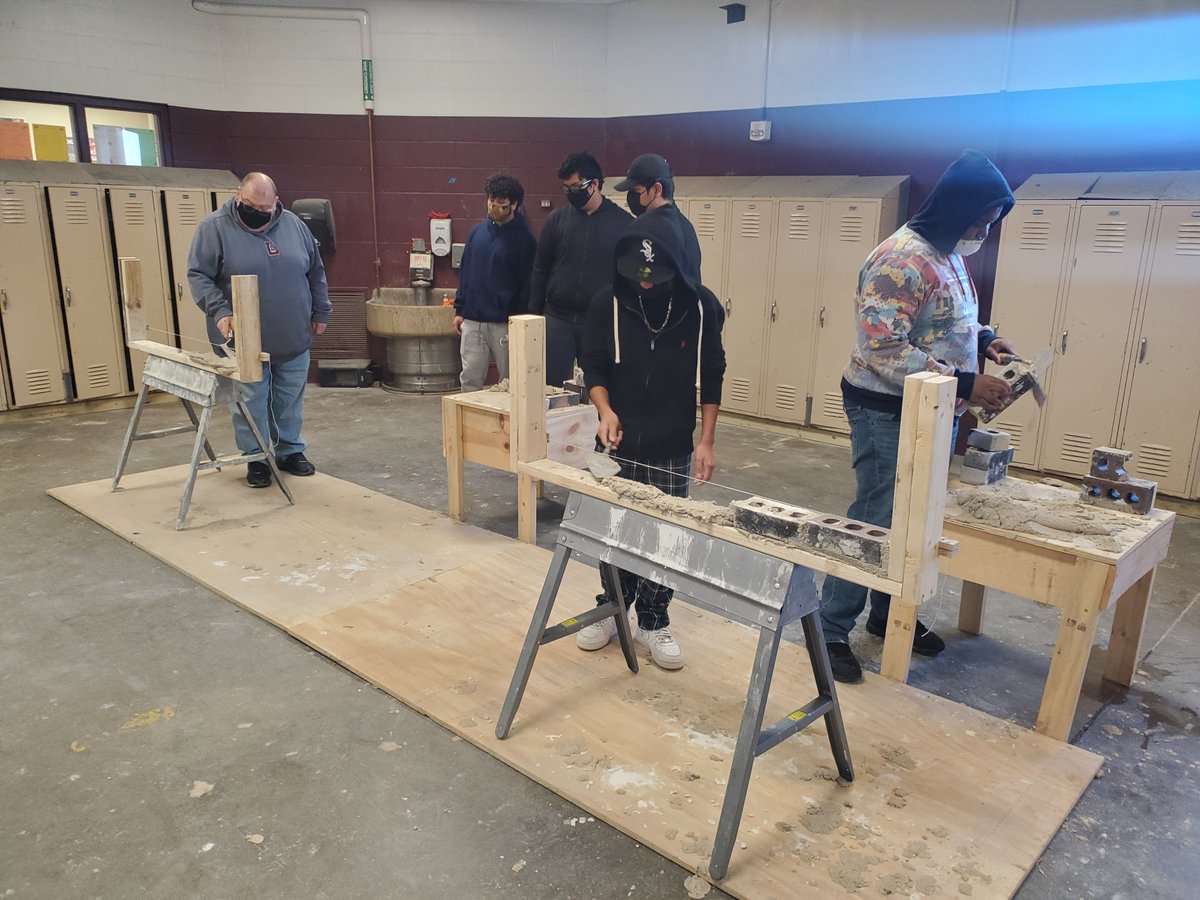 BricklayerIA's tweet photo. Bricklaying demo at Lincoln HS last week with Bricklayers &amp; Allied Craftworkers Local 3 Iowa- we had a great time showing the kids how to lay bricks and talking to them about a career as a BAC bricklayer! #iwanttobeabricklayer #masonryiniowa #futurebricklayer https://t.co/U9AkGuvp3f
