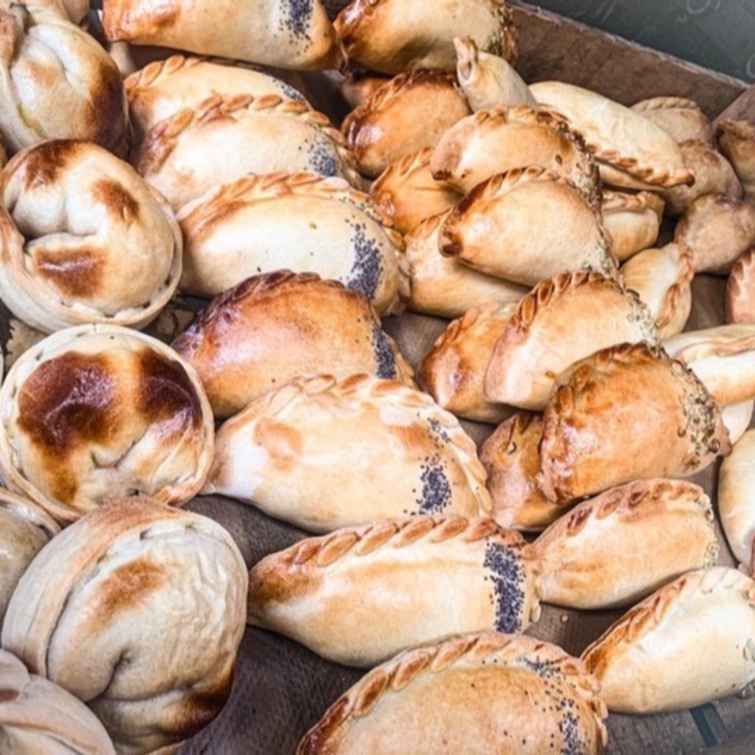 The only Artisan empanadas you'll ever need... meat, veggie, vegan... @la_criolla_empanadas has got the lot! 🤩

Back this weekend with the goods.

#MaltbyStreetMarket