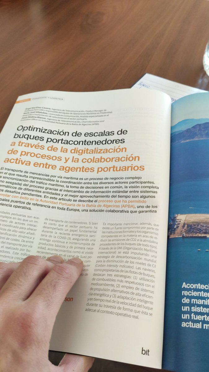 angel_cavero's tweet photo. Lo mejor de salir en una revista es que tú madre conoce a qué te dedicas y no eres "el de los ordenadores". A la batería @mjose_vg y la dolçaina @mllacer https://t.co/6H44Yehpgv