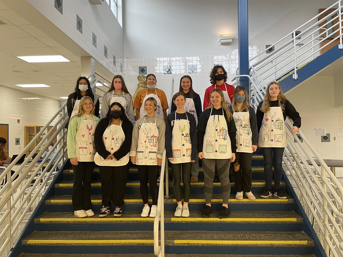 Human Body Systems students received their “white aprons” today to celebrate the start of their second PLTW Biomedical class #PLTW #wyproud