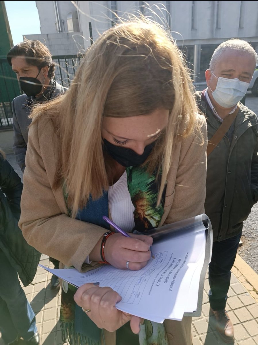 SenraZarza's tweet photo. Como alcaldesa de Valverde del Camino me he sumado a la Plataforma de Alcaldes y Alcaldesas por la Sanidad Pública para defender una sanidad mejor para ti, para tus hijos, para toda tu familia. https://t.co/c290Mf18dQ