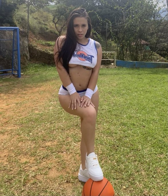 Ya visitaron mi p&aacute;gina azul ?  Este V&iacute;deo est&aacute; 😈🔥 https://t.co/GlQ3tPdf5c https://t.co/VT8zyYqBhe