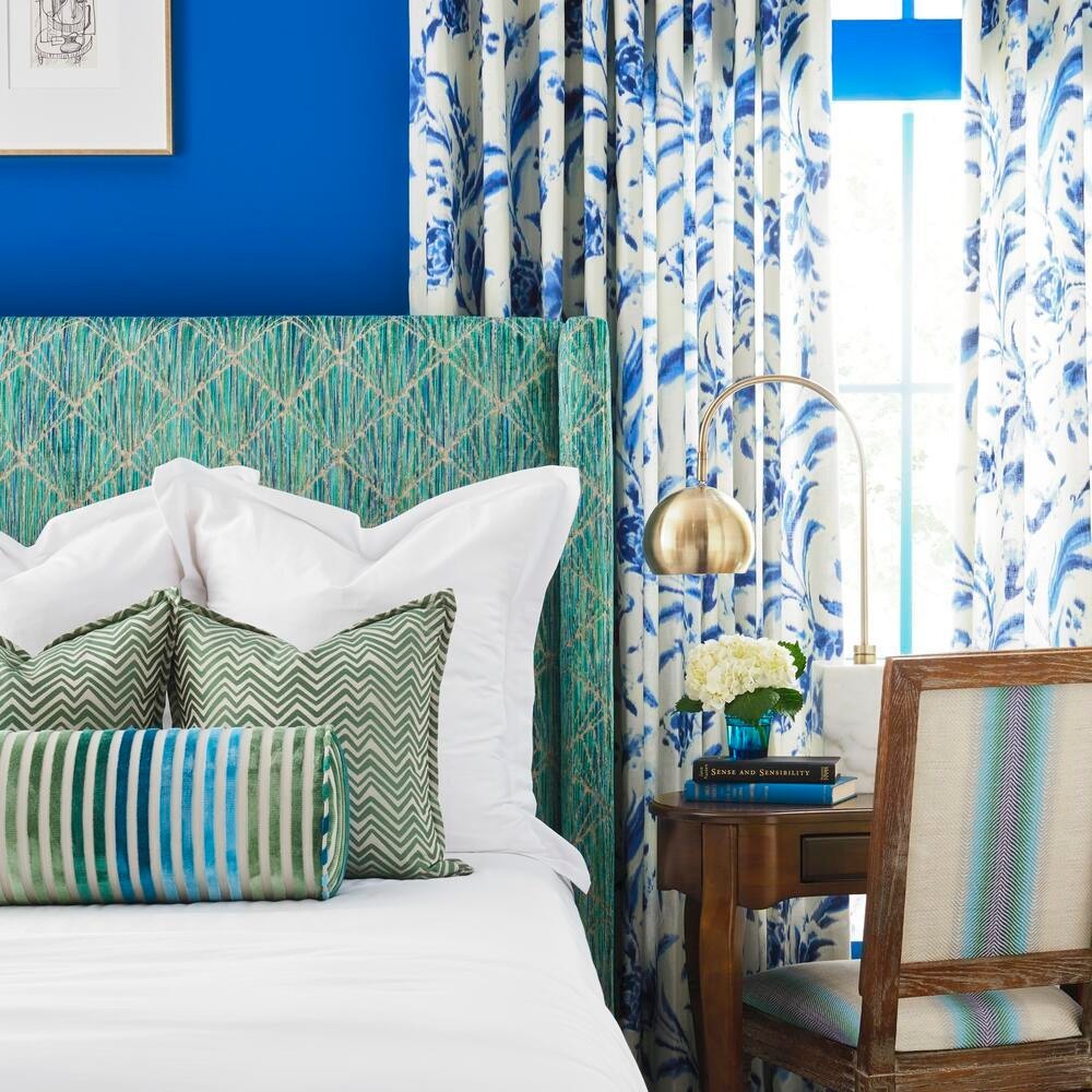 Fabricut's tweet photo. Enchanting hues and textures from our Tesori collection bring this bedroom to life! With vibrant jewel tones and intricate patterns, these fabrics gracefully transform interiors. Explore more from the Tesori collection online.

#tesoricollection #bedroomdesign #interiordesign #in https://t.co/1sWPzMfdHv