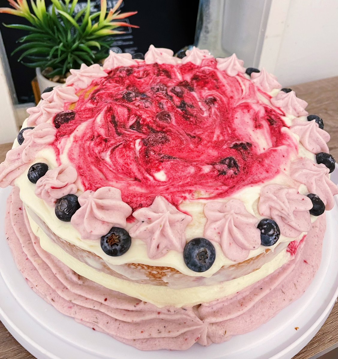 calm_scents's tweet photo. lemon blueberry cake w/ lemon &amp; lavender icing 🍋 🫐 https://t.co/q7qrQHsfzj