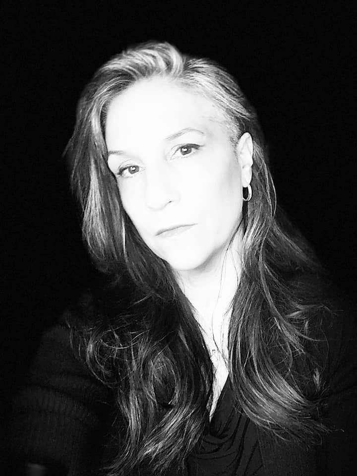 Author Lisa Vasquez tweet media