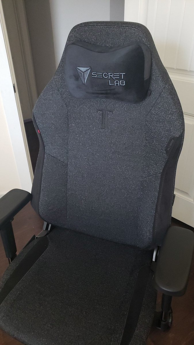 d3adshot14's tweet photo. It finally arrived and I love it. @secretlabchairs https://t.co/TA13D5Dbwn