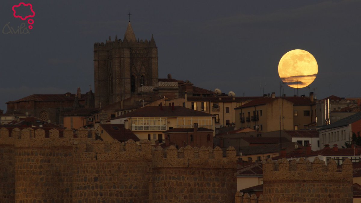 Avila_Turismo's tweet photo. ¿Habéis visto la luna de hoy? 😍😍😍
#Ávila https://t.co/IYNfI8CJpr