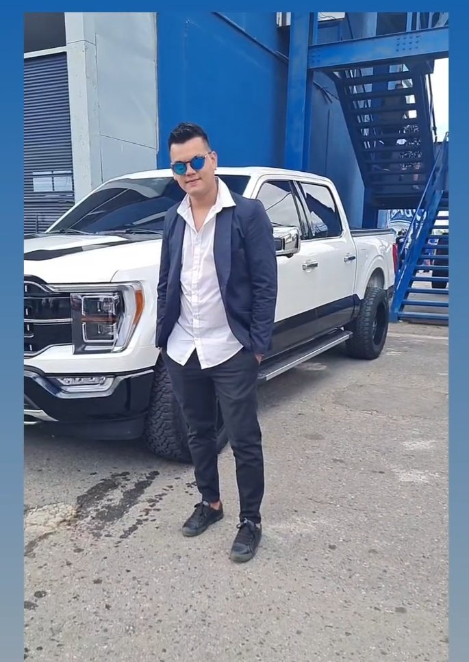 ValeriaSaredo's tweet photo. Fachero no? Facherito 🥰❤️
Te extrañamos negro 🥺❤️
@bloficialok https://t.co/FaZd6JiTQ1