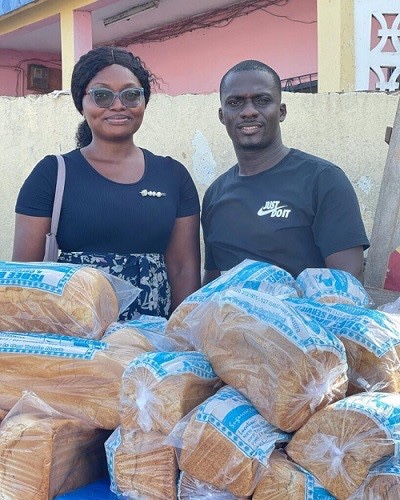 AM_Saleeeem's tweet photo. Meet the first-class graduate selling bread on street for 2 years due to unemployment.😰 https://t.co/iqSsjanRcL