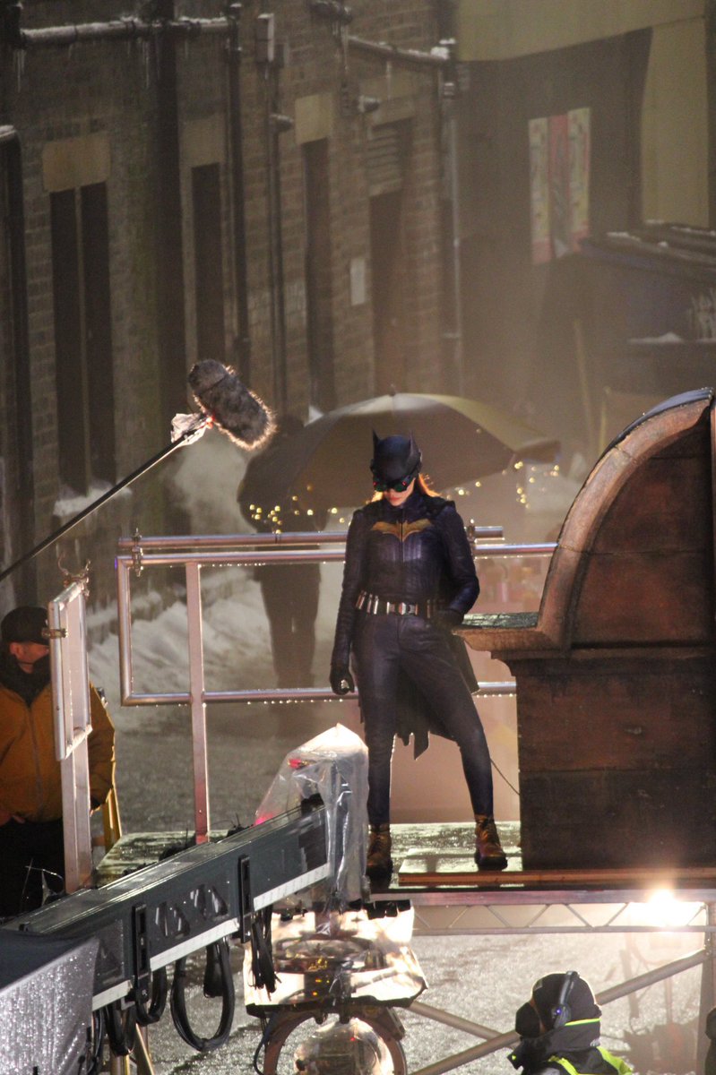 Habemus nueva imagen desde el set de #Batgirl 

#HBOMax