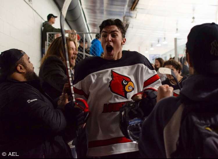 louisvillehkyd1's tweet photo. Cards fly. Cats die. Beat ❌entucky https://t.co/le9gDFLpiF