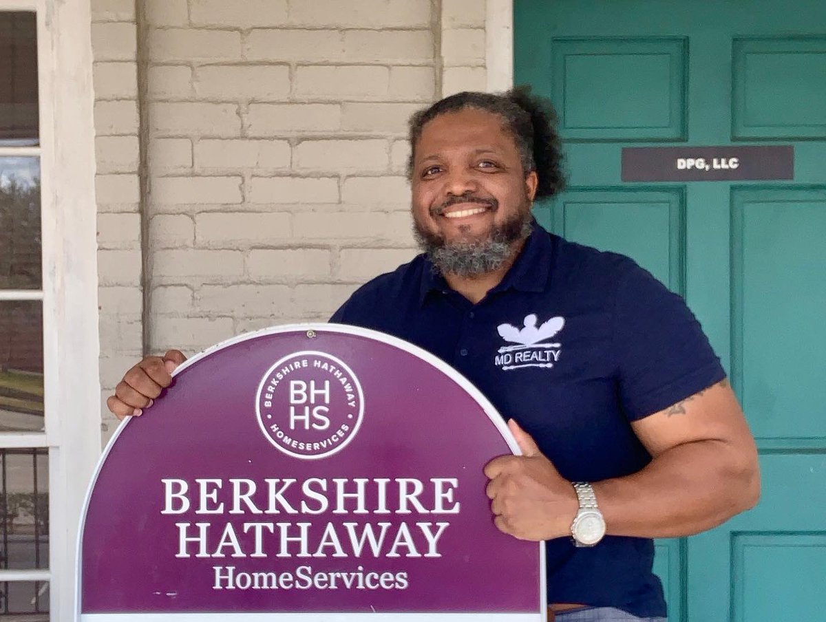 mdrealtynotary's tweet photo. MD Realty made it happen for these teachers. House sold in 17 days…thanks again for trusting BHHS with the sale of your home. #sold #realtor #humblerealtor #houston #realtor https://t.co/6cgMvUK5JZ