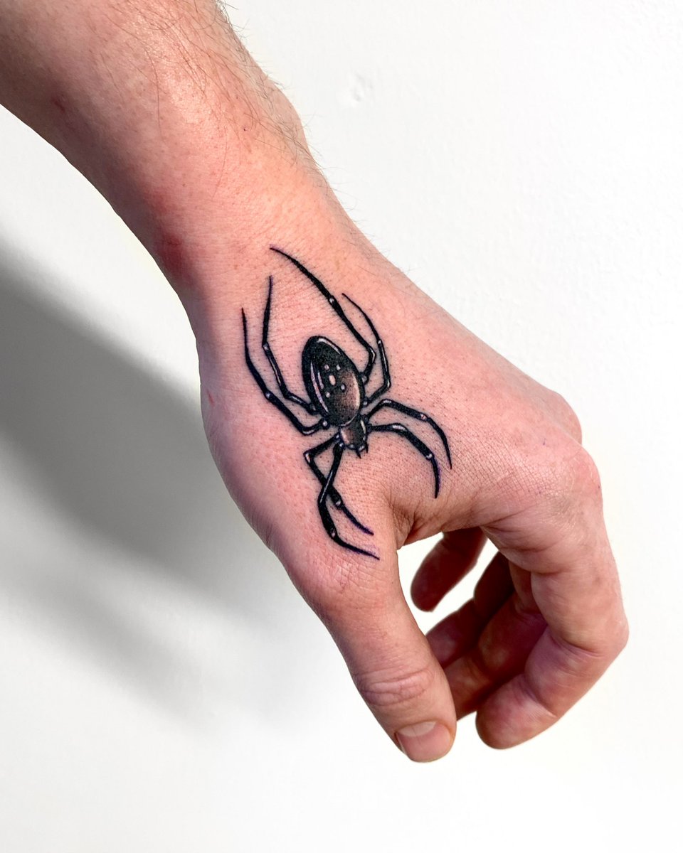 Sadcattttttt's tweet photo. I don’t just draw cats, I tattoo spiders too 🕷 https://t.co/7jKfusOHJV