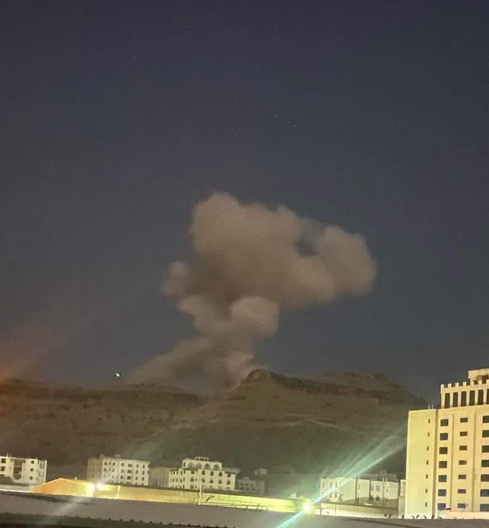 jazannow's tweet photo. عاجل 🚨:

انفجارات في #صنعاء جراء قصف معسكرات ومخازن للصواريخ .. 

بيض الله وجيه الابطال 🇸🇦🇦🇪
#جازان_الان https://t.co/mjMRHtnqob