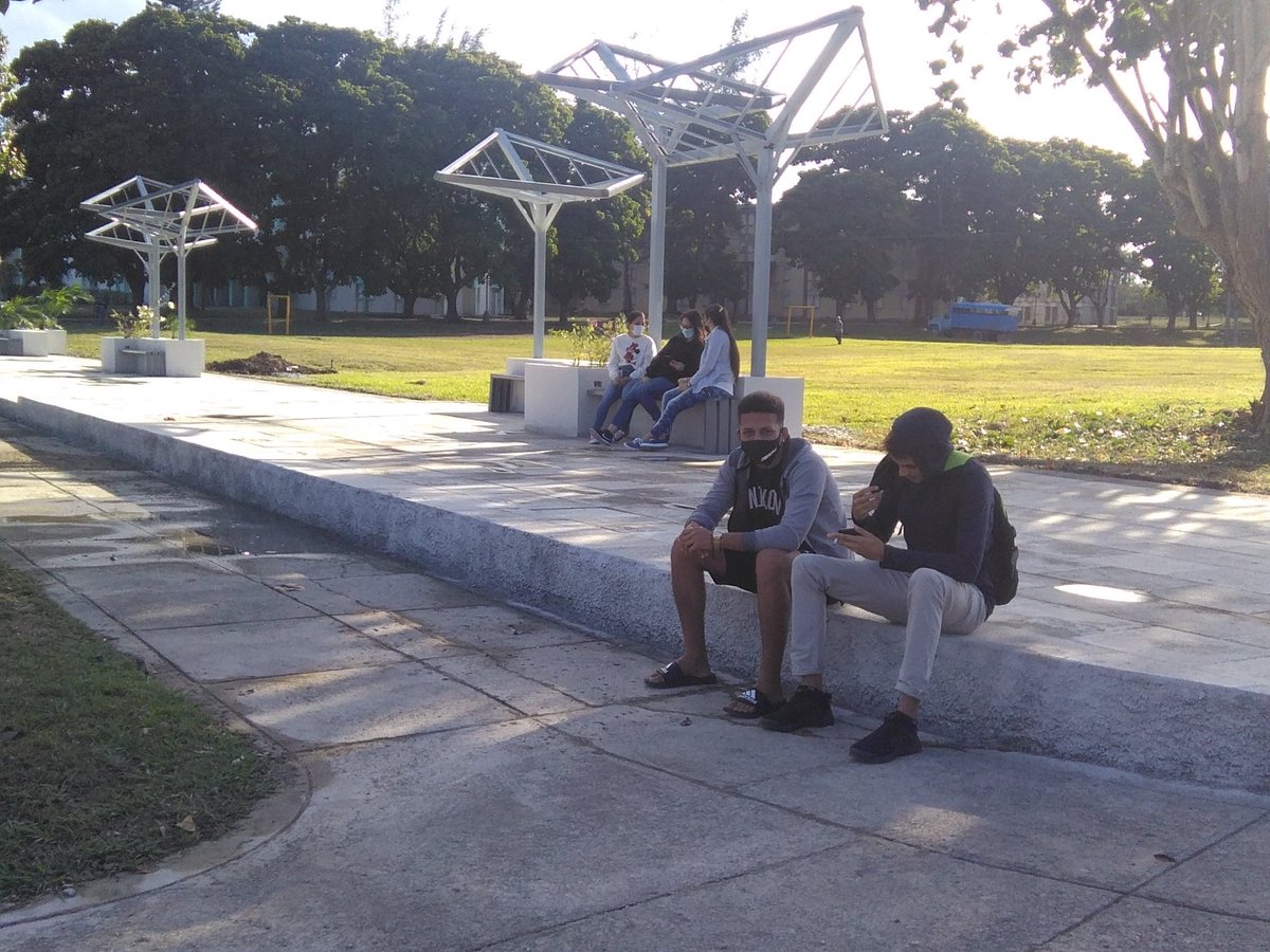 El parque de las Mentiras de #UCLVnuestra  vuelve a la vida. Remodelado en tiempo record y respira juventud.