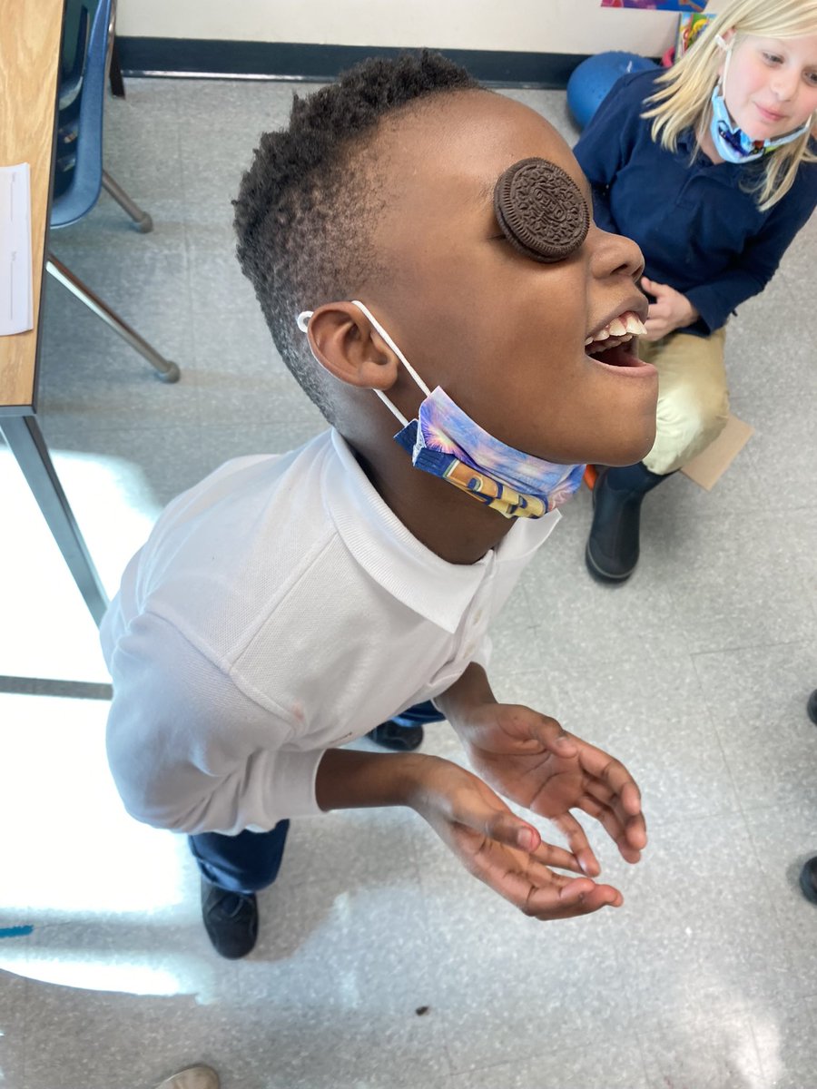 CounselorOnDuty's tweet photo. So much fun learning about growth mindset and perseverance by doing the Oreo Challenge! #aacpsawesome #mightymeade #SEL #growthmindset https://t.co/iKpNoP46ve