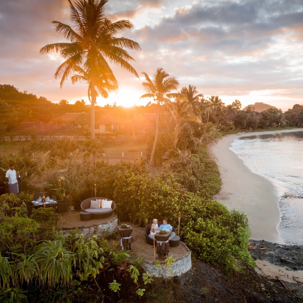 TourismFiji's tweet photo. Cuddles, convos, and a good bubbly - one of the best ways to spend golden hour in Fiji 🍻
Visit https://t.co/HLQM5ALEAY
#Fiji #FijiisOpen #Openforhappiness
📷 @nanukuauberge
📍 @NanukuResort https://t.co/K858eLZ4Cn