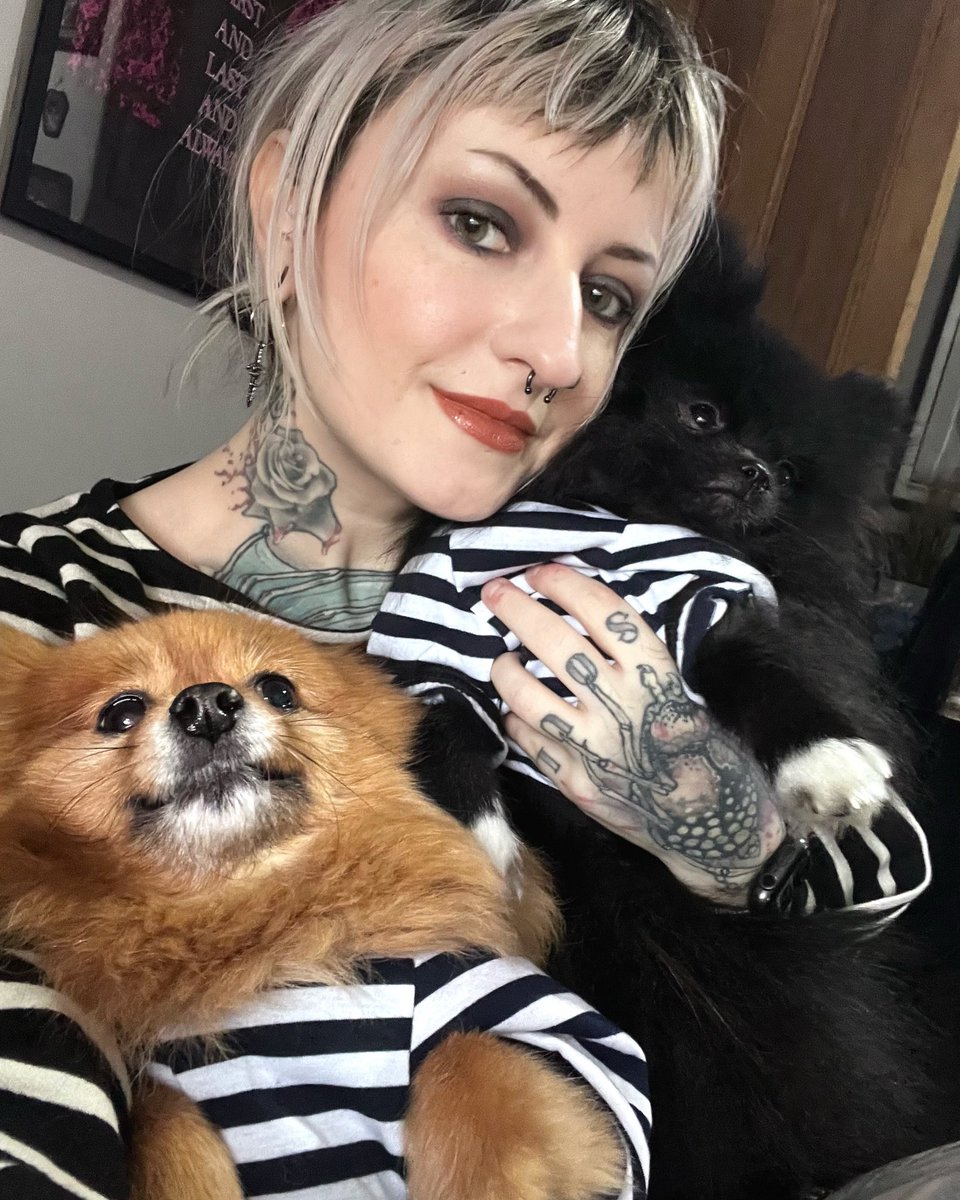 nataliefoolxvx's tweet photo. 🖤🤍🖤 https://t.co/nwjdJAPrs1