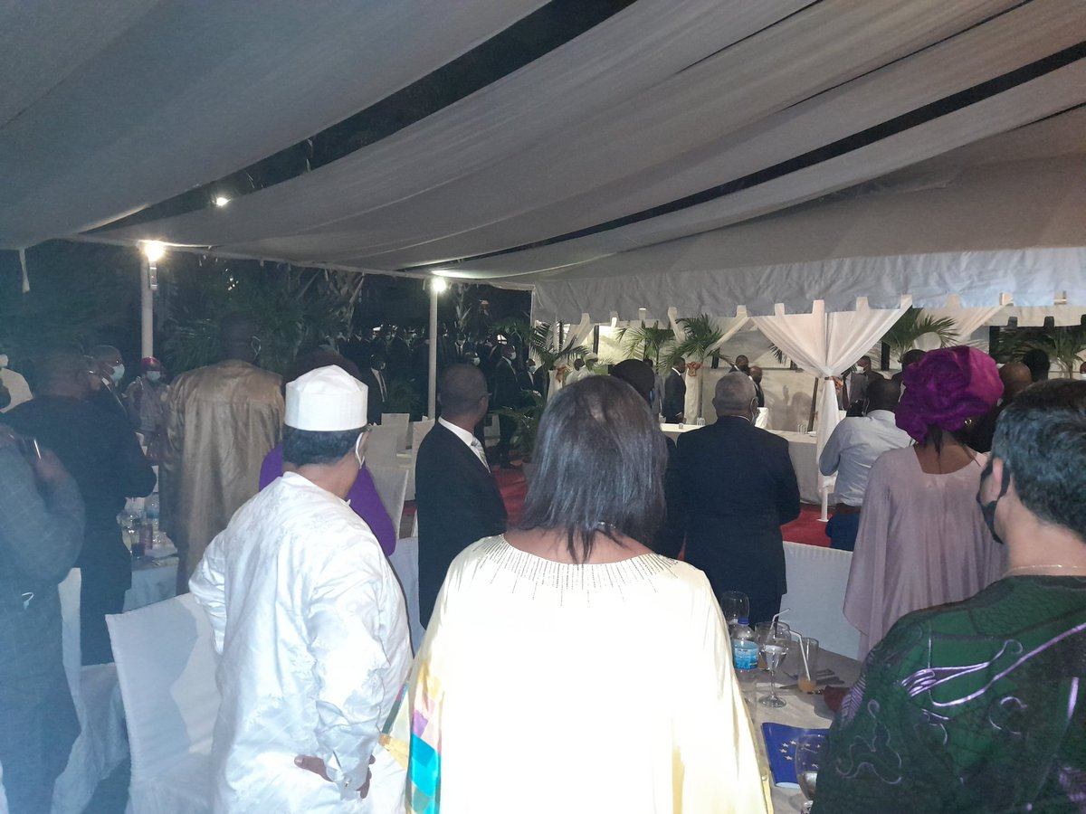 AbelendaCuba's tweet photo. Ahora, junto a mi colega y amigo Embajador de #China , en Cena de Estado previa a toma de posesión del reelecto presidente de #Gambia, Adama Barrow. https://t.co/GuJCKllQ3L
