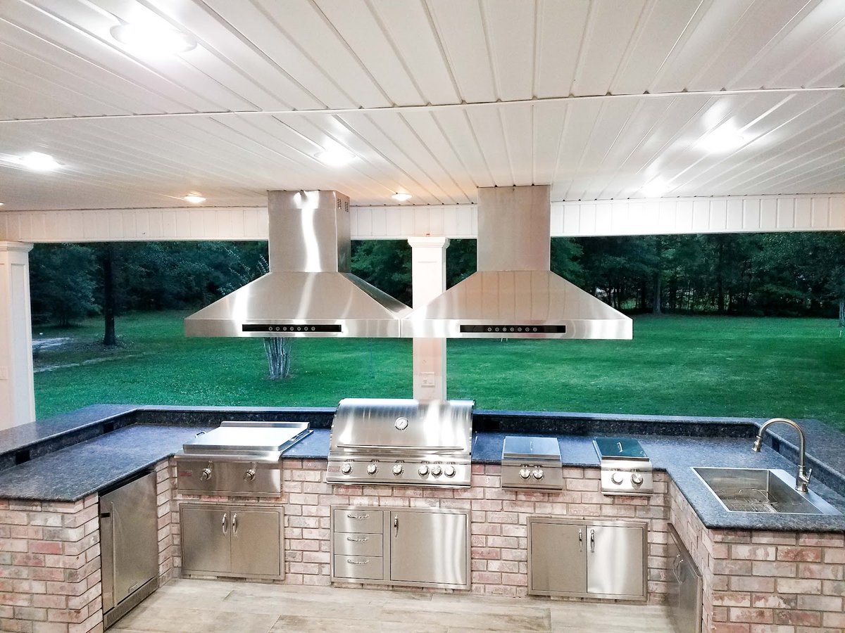 Angelaallentx's tweet image. A key part of the #backyardkitchen is the cooking space. See how best to design it with these #hometips.  cpix.me/a/137007320