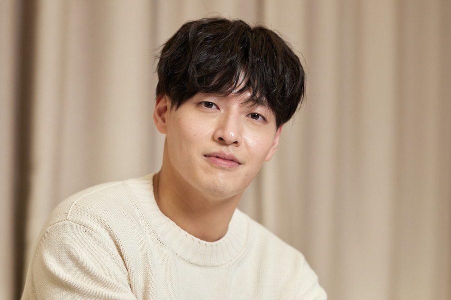 #KangHaNeul Talks About The Most Difficult Part Of Filming “The Pirates 2,” Why He Admires Han Hyo Joo, And His Upright Reputation
soompi.com/article/150896…