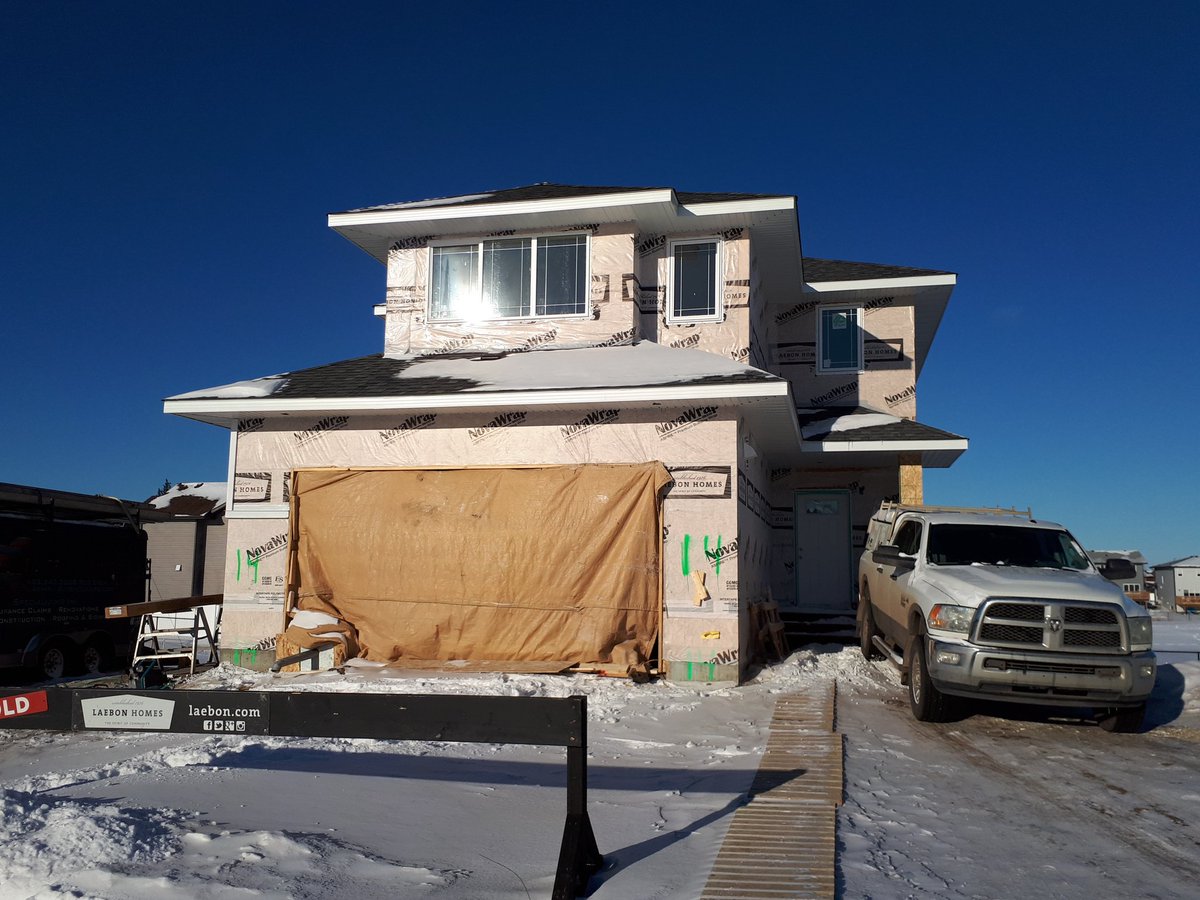 laebonhomes's tweet image. At least the sun is out 😎 THANK YOU to our construction team who are continuing to work on these park-backing homes in #Timberstone even though it is quite cold outside ❄⛄