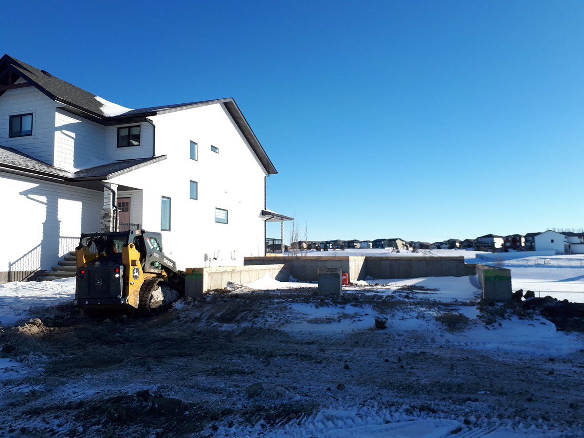 laebonhomes's tweet image. At least the sun is out 😎 THANK YOU to our construction team who are continuing to work on these park-backing homes in #Timberstone even though it is quite cold outside ❄⛄