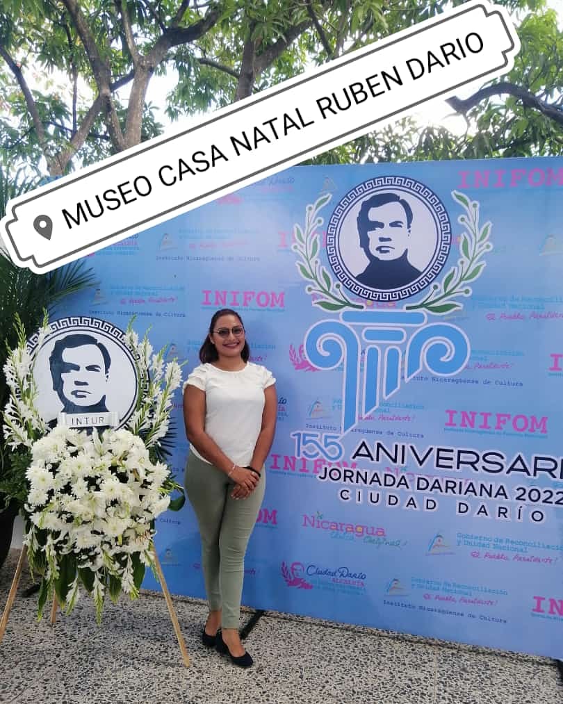 "¡Voz de oro y miel para decir cantando: la mejor musa es la de carne y hueso!" Rubén Darío.