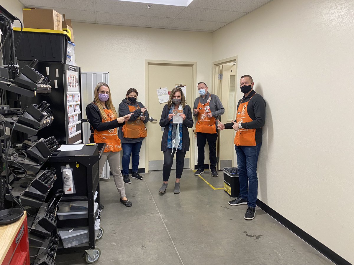 Specialty walk with @SteveWoodsHD and @jlar1228 ! Recognized some amazing associates who are killing it with everything that they do! 
Thank you, Donovan & Cathleen!