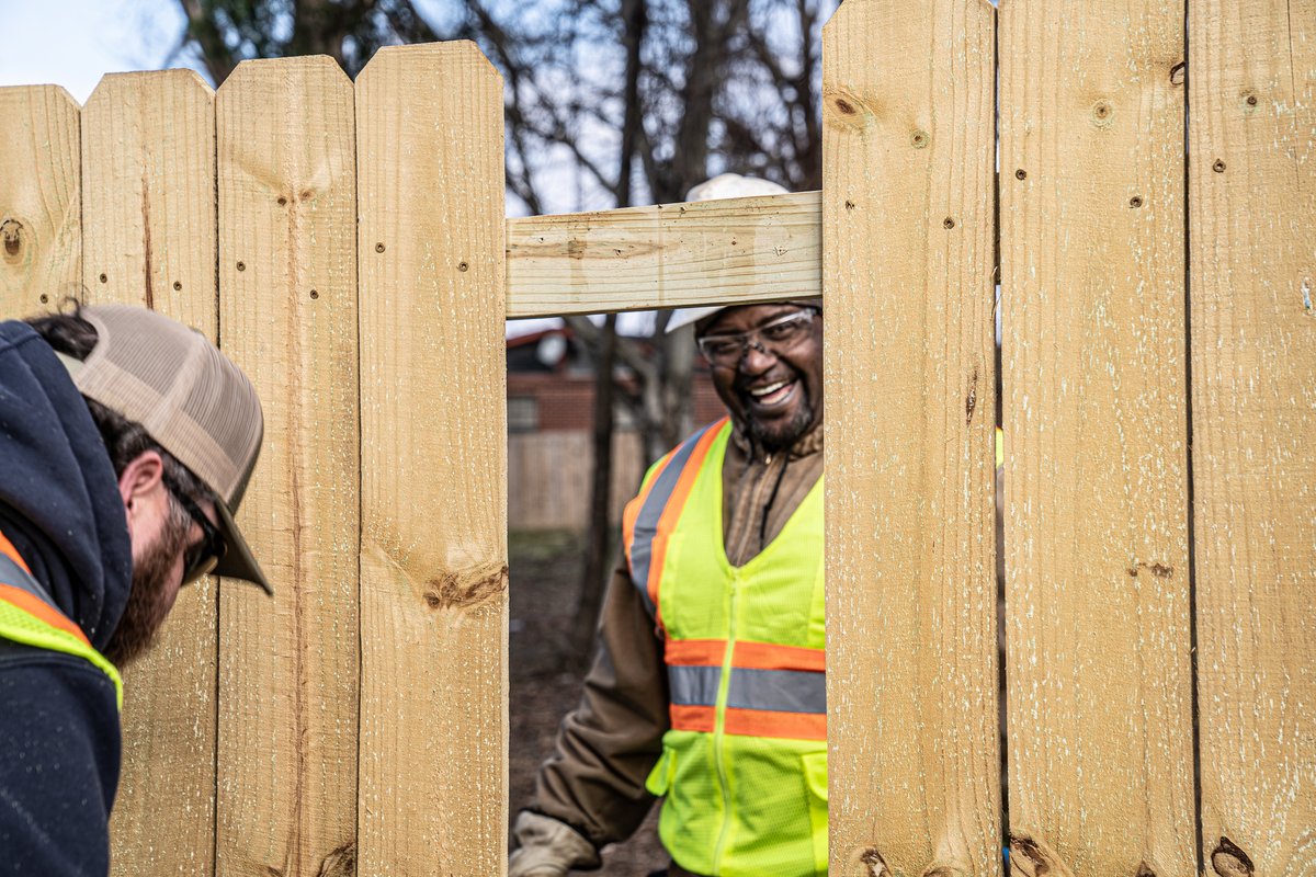 Mem_StoneGravel's tweet image. Service doesn’t stop for snowy conditions! We’d like to express our gratitude to our #missionpartners for opening their doors to our team on our 8th annual Day of Service event. And thank you to our team for rolling up their sleeves in service of our community. #MLKDaysofService