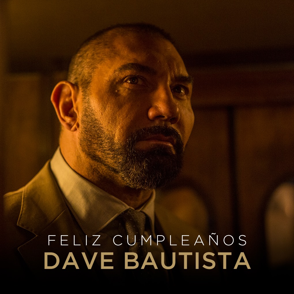 elinformede007's tweet photo. Hoy está de cumpleaños el actor estadounidense Dave Bautista (@DaveBautista). Él interpretó, en SPECTRE del 2015, al sicario y asesino Sr. Hinx; un hombre de pocas palabras pero muy efectivo. #JamesBond #DanielCraig #SPECTRE #Bond24 #DaveBautista #MrHinx #Henchman #Agente007 https://t.co/8d3jYnAshN