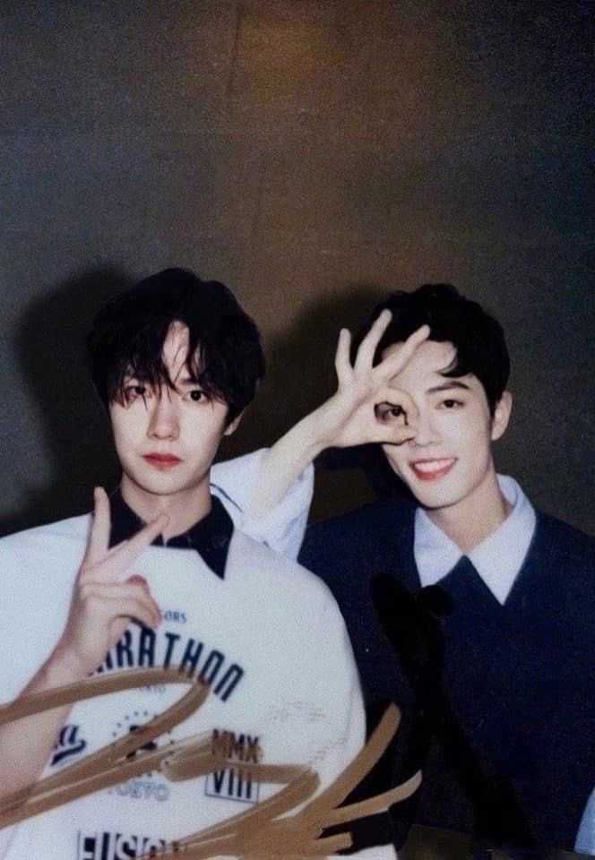 delphaus's tweet photo. wangxian au » exemplary boy 

wuxian faria de tudo para terminar o ano com as maiores notas do colégio, inclusive, dar aulas particulares a lan wangji, o garoto caótico e popular que todos temiam ou queriam ser amigos, e que também era seu vizinho. https://t.co/y2Ijmw9vpu