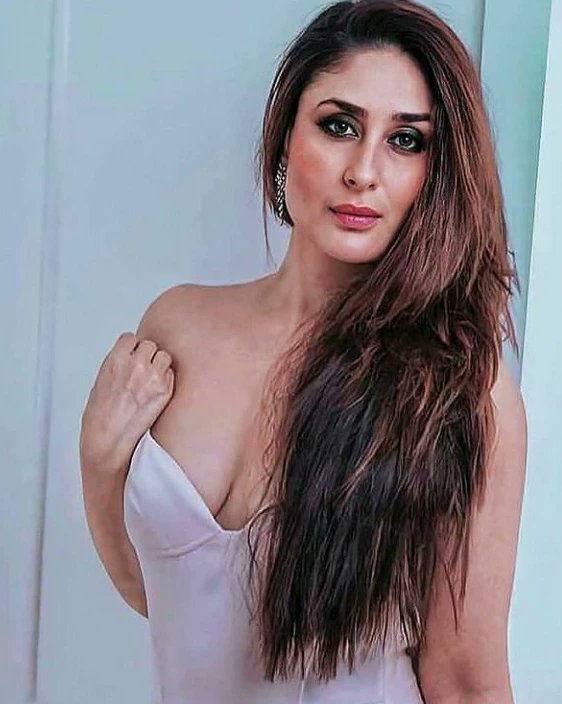 bollywoodpep's tweet photo. Kareena kapoor Khan ๐ฅ๐ฅ๐ฅ
#KareenaKapoorKhan #KiaraAdvani #25YearsofIruvar #bollywoodactress #BiggBoss15 https://t.co/Zn802U9GkQ