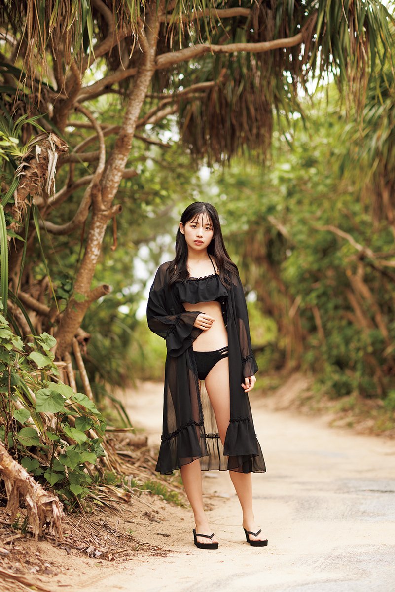 アンジュルム伊勢鈴蘭、18歳誕生日迎え初写真集発売「“素”感を感じて