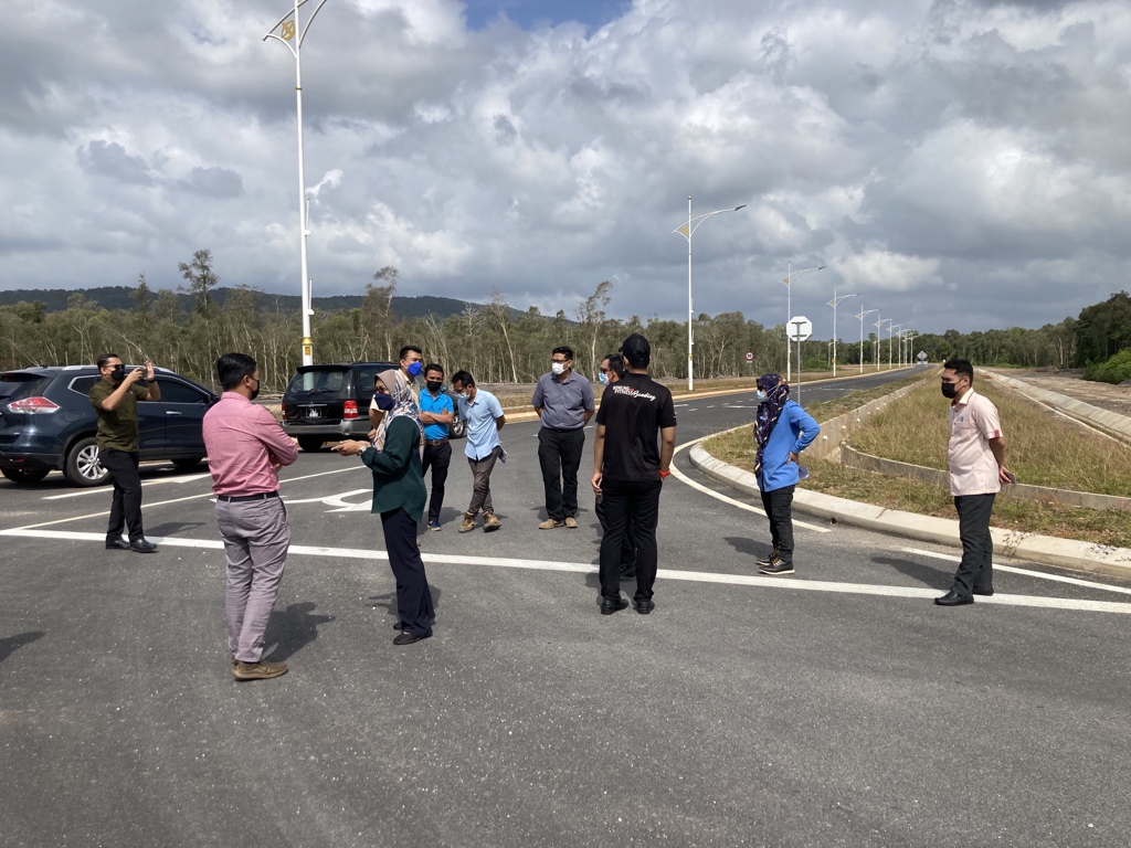 JKRBangunanTrg's tweet photo. Lawatan tapak bagi membincangkan isu sambungan bekalan paip air luaran Projek Mahkamah Syariah Kemaman bersama wakil UPEN, Mahkamah Syariah, JBA, JPS, SATU, MPK dan HODT.
@JKRTerengganu
@jkrkemaman @yusufghani200 @MFahmi2nd @zura_sagi86 https://t.co/Ov5s5ygRx8