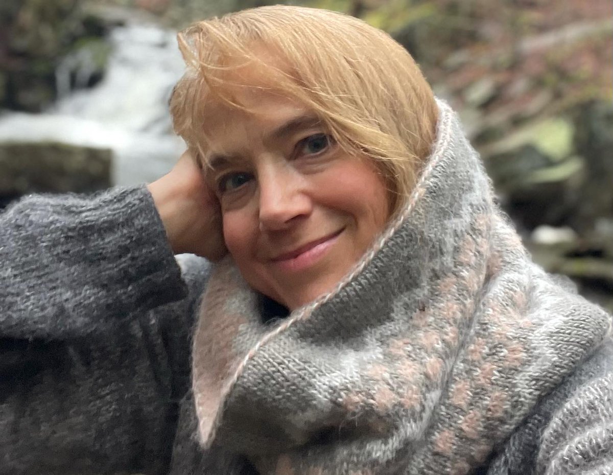 DeniseHebner's tweet photo. No reason to be chilly when you can knit up Saugatuck Falls. This reversible oversized cowl will keep you toasty during subzero days . Using Illimani Feli, Lang Yarns Honor and The Alpaca Company Astral, the end result is soft and bloomy. 
#knit #winter #nature #yarn #ravelry https://t.co/vvGWbnoj5N
