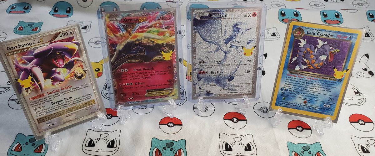 PokemonPackFam's tweet image. Any fans of Celebrations still left out there? If so, you can win these fierce looking beasts in our latest giveaway!

Rules:
1. Retweet
2. Follow

Winner will be picked 1/25. Good luck!

#pokemon #pokemoncards #giveaway