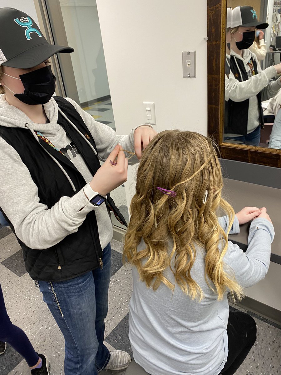 mrsraugust's tweet photo. Today in Junior High Cosmetology we had some special visitors come and get there hair done. They were so excited and my students absolutely loved it! #pbl #cosmetology #juniorhigh #handsonlearning #collaboration https://t.co/S9YmfMYpqx