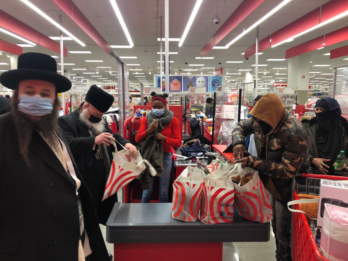 MasbiaRelief's tweet photo. #MasbiaReliefTeam on shopping spree for new clothes and household items together with the families from Gambia, of the #BronxFire at @Target at #BronxTerminal
Please help us invite more families, donate here:
https://t.co/PrQu5rq3UL https://t.co/iRfFsRcqCh