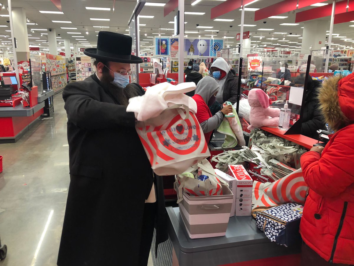 MasbiaRelief's tweet photo. #MasbiaReliefTeam on shopping spree for new clothes and household items together with the families from Gambia, of the #BronxFire at @Target at #BronxTerminal
Please help us invite more families, donate here:
https://t.co/PrQu5rq3UL https://t.co/iRfFsRcqCh