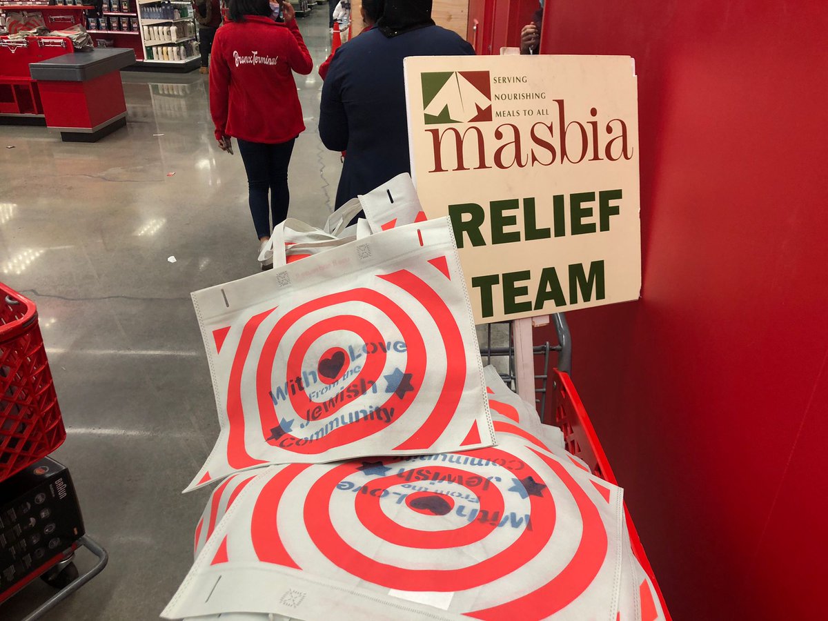 #MasbiaReliefTeam on shopping spree for new clothes and household items together with the families from Gambia, of the #BronxFire at @Target at #BronxTerminal
Please help us invite more families, donate here:
masbiarelief.org/bronxfire