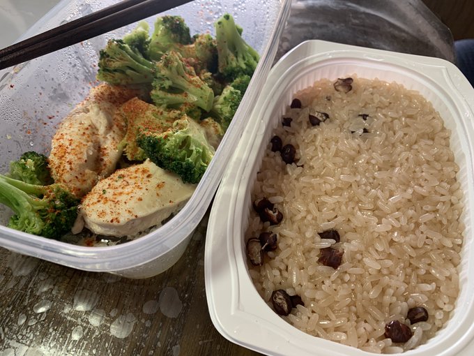 ねこて〜・朝ごはん🐱🍽 