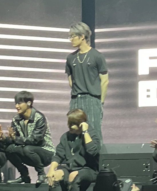 mingiwo's tweet image. MINGI LOOKS SO HOT I CANT .. WTFF