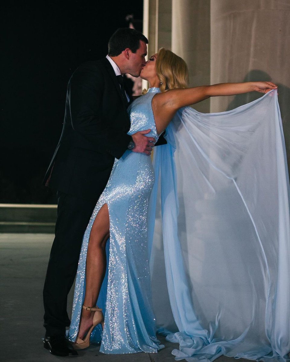 ASHLEYlaurenME's tweet photo. magical moments in ASHLEYlauren 💎✨😍
📸: @allison_thompson 
#ASHLEYlauren #TEAMfabulous #dress #fashion #prom #sparkle #gowns #pageantdresses #highfashion https://t.co/zy93PHUy7y