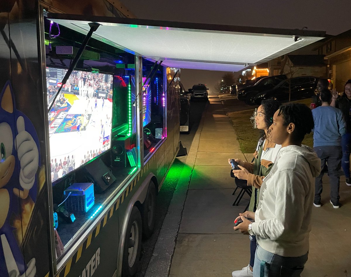 gamekingz2's tweet photo. Even the adults are having a blast with Game Kingz SA! #gamekingzsa #rvgsa #the1gamekingz #videogametruck #gametruckparty #videogamingtruck #gametruckrental #partyrentals #birthdayparty #gamingparty #gaming #ps4 #xbox #nintendoswitch #sanantonio #satx https://t.co/9W5soFZTMC