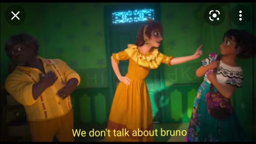 hache_s_eneuh2's tweet photo. Je viens de réaliser qu’il y a ceci dans deux récentes productions Disney et je pense qu’il y a un Bruno chez eux qui fait chier tout le monde et c’est leur façon de lui faire passer un message https://t.co/cqHlsrBYkO