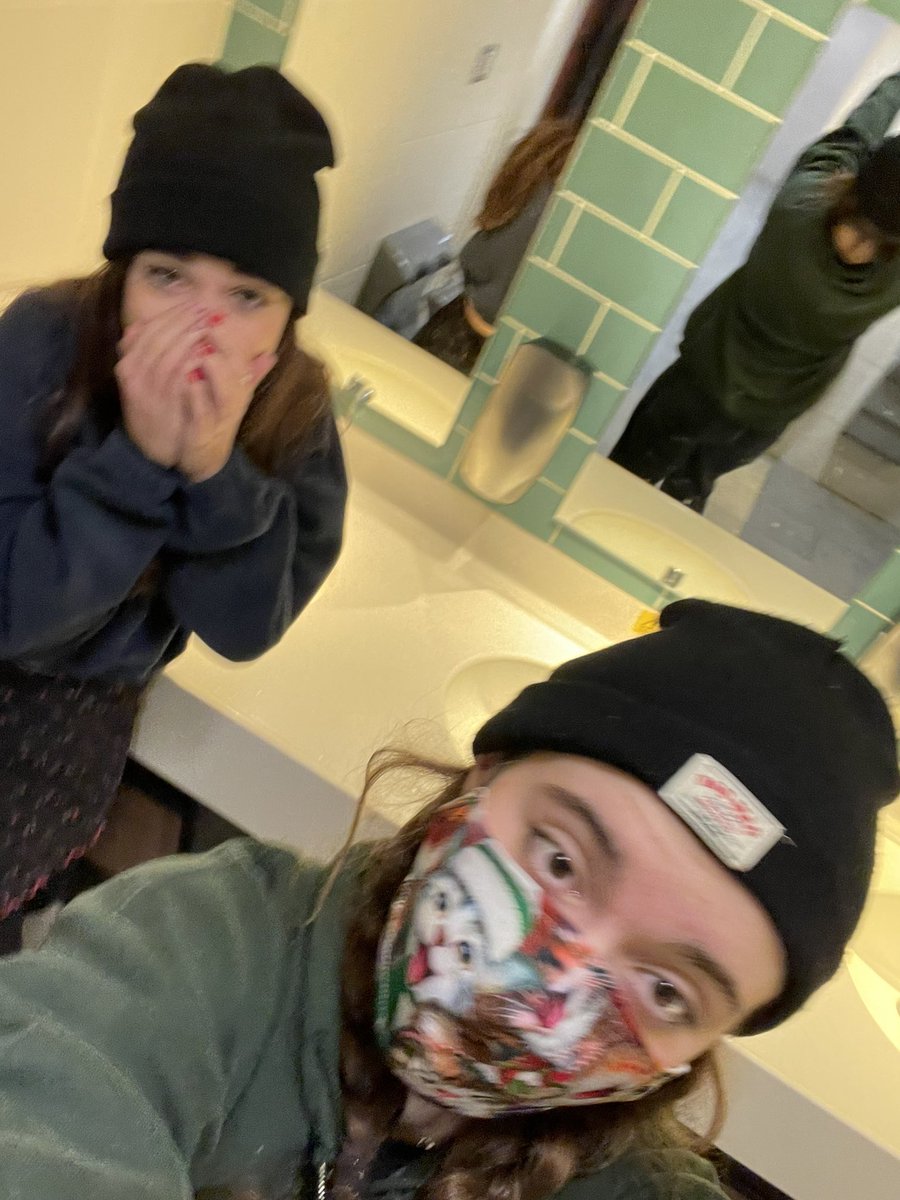 miiaaa_4's tweet photo. lovely day out 2day. sporting my lovely beanie #bromac AF! + my crazy cat lady mask #meow 🐱 🐈 https://t.co/noPWFTTycn