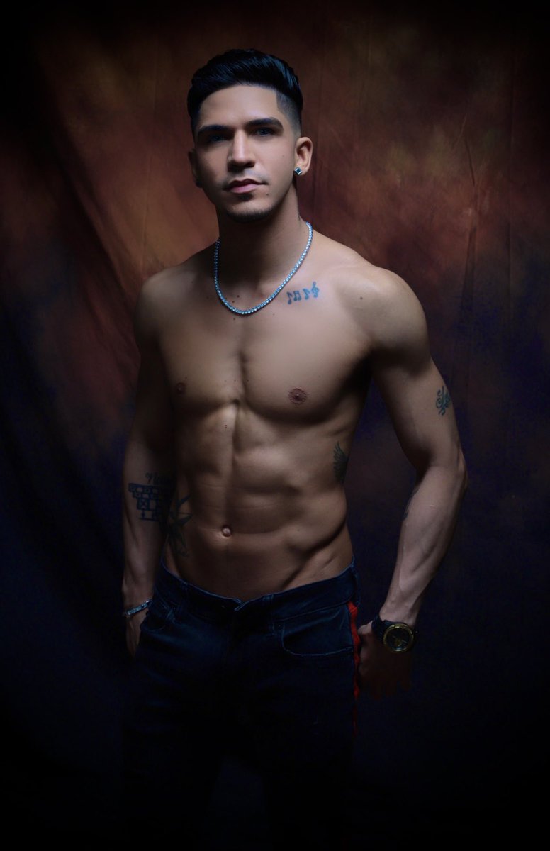 KingChristianRo's tweet photo. Always Love Yourself &amp; Ignore The Haters 😘 #KingChristianRoyals #LosRealeza #ModelShoot #Vibes #Photography Taken By @JohnKalect #King #UNNHawtie #Explore #YhiceyHawtinc #UNNManagement #Model #PhotoShoot #ModelSearch #ModelsWanted #Body🤴#Athletic #Fashion #Versace #Body #King https://t.co/NK4qIvacrU