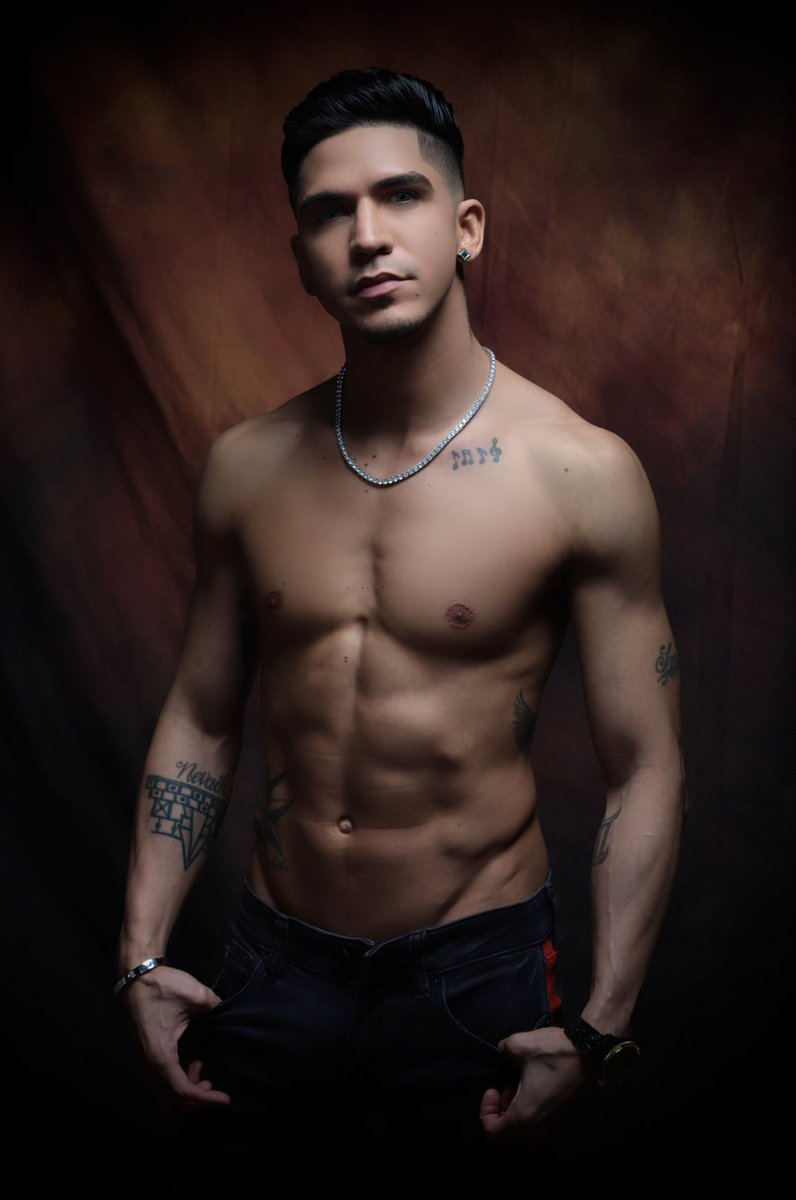 KingChristianRo's tweet photo. Always Love Yourself &amp; Ignore The Haters 😘 #KingChristianRoyals #LosRealeza #ModelShoot #Vibes #Photography Taken By @JohnKalect #King #UNNHawtie #Explore #YhiceyHawtinc #UNNManagement #Model #PhotoShoot #ModelSearch #ModelsWanted #Body🤴#Athletic #Fashion #Versace #Body #King https://t.co/NK4qIvacrU