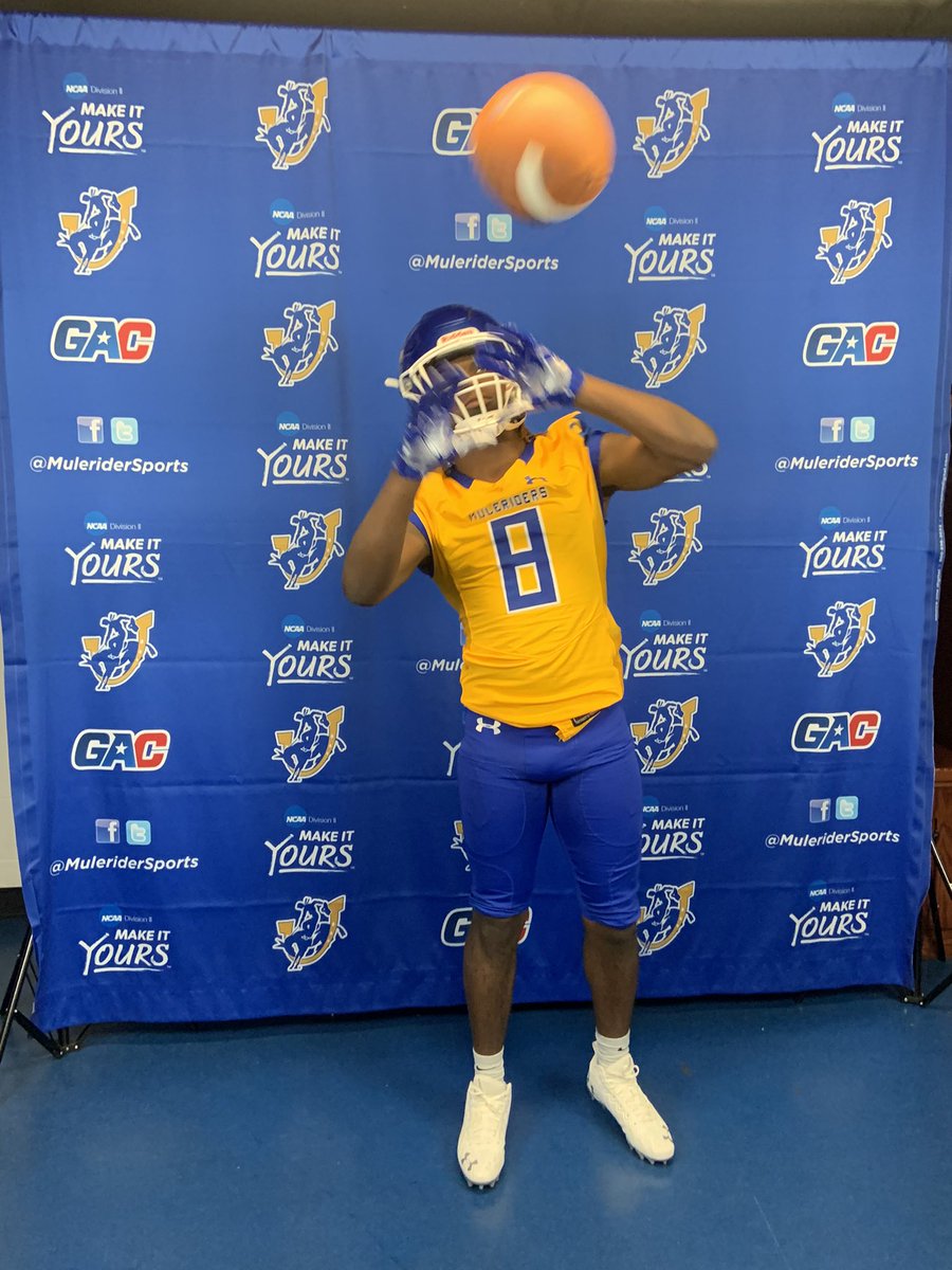 Jackie_W8's tweet photo. I’m moving next door pound!! And joining @CoachBradSmiley  and @SAUFootball 💙💛🤍#COMMITTED thanks for giving me this opportunity!! #LetsRide !!!! https://t.co/bmXmKUPIc5